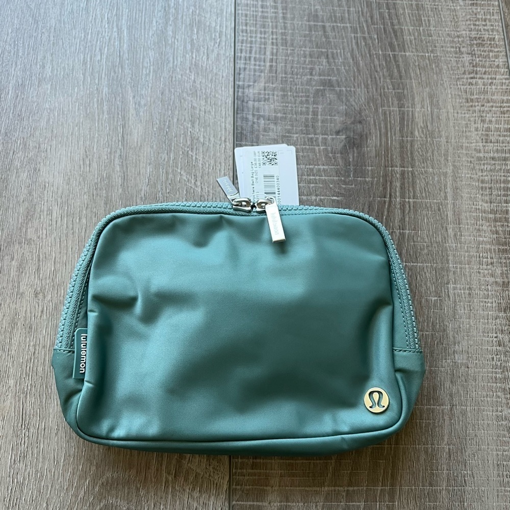 Lululemon Everywhere Belt Bag Large in Tidewater Teal